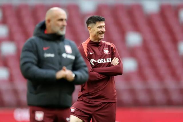 九游-莱万多夫斯基遭遇五持续失利，C9教练压力巨大！